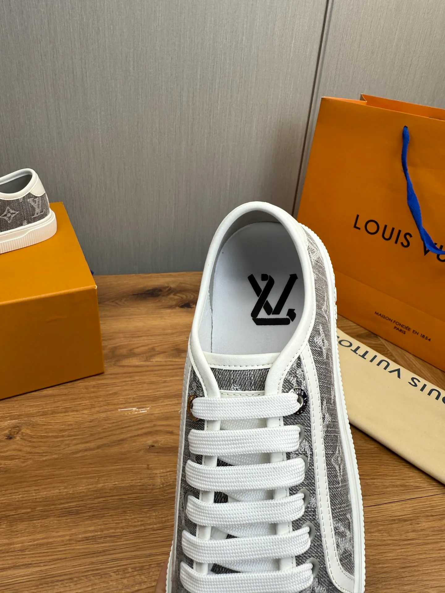 Men's shoes 💰600💰 LV. Hot sale at the counter 🔥Couple canvas shoes 👩‍❤️‍👨 Official website synchronization, original brand printed fabric + original original sole, 36-45 (40 for women, 38.45 for men, custom-made, non-refundable)